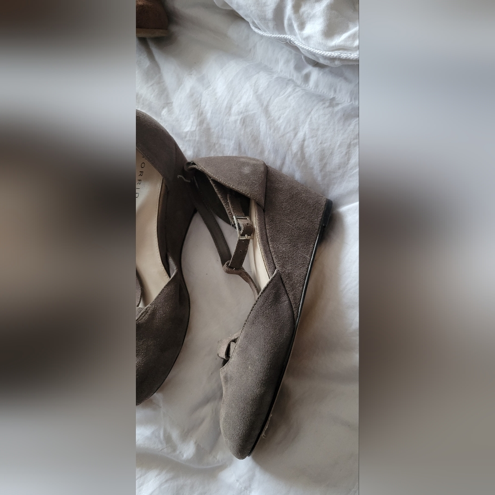 Cute wedge shoe